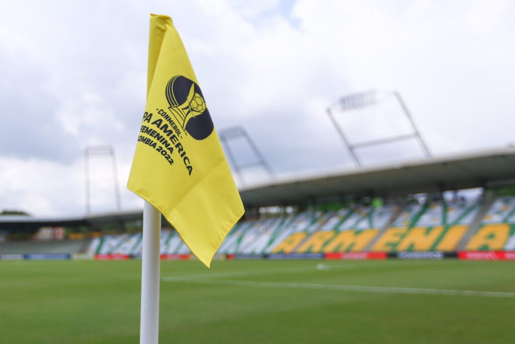 Foto do campo de jogo onde está sendo realizado a Copa América de futebol feminino de 2022