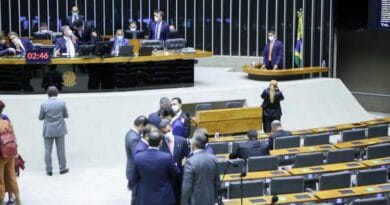 Deputado do PL propõe PEC do equilíbrio dos poderes