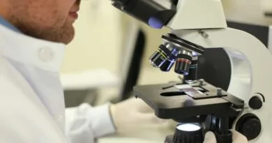 Tecnologia de microscópio virtual substituindo o microscópio convencional