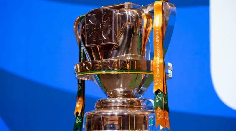O Troféu Copa Brasil conhecido como Taça das Bolinhas