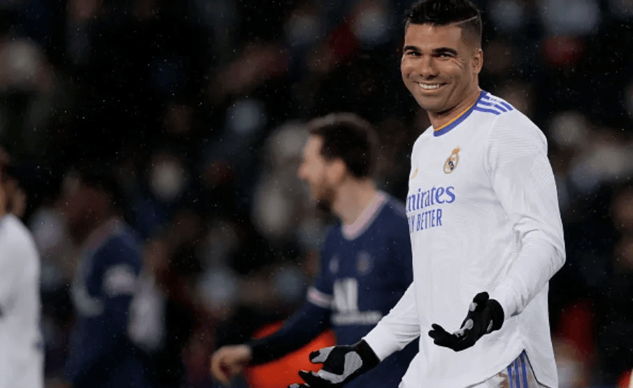 Casemiro deixa o Real Madrid após nove anos e vai para o Manchester United.