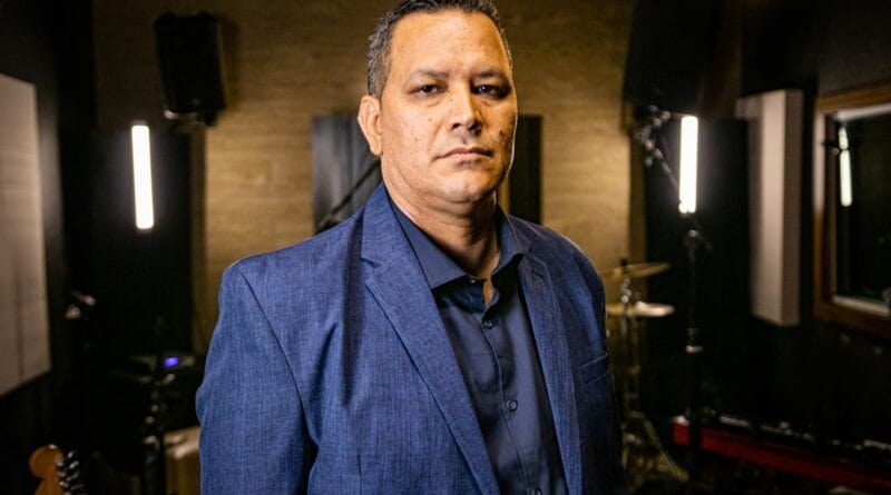 O cantor gospel Luth andrade. Foto: Divulgação.