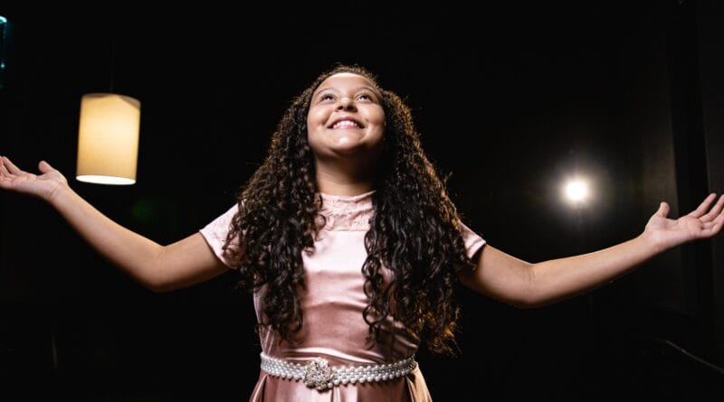 A cantora gospel Ingrid Vitória. Foto: Divulgação.