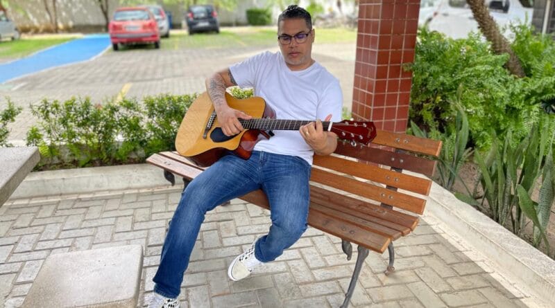 O cantor gospel Francis Santos. Foto: Divulgação.