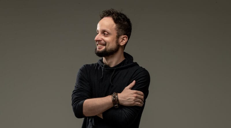 O cantor gospel Edu Lucassi. Foto: Divulgação.