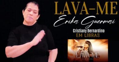 A cantora gospel Erika Guermai e a intérprete de Libras Cristiany Bernardino. Foto: Divulgação.