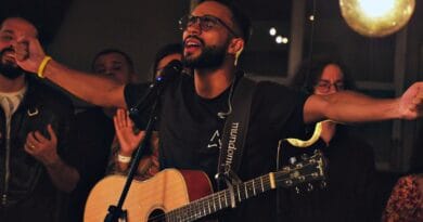 O cantor gospel Junior Ferraz. Foto: Divulgação.