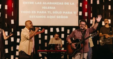 Os cantores Carlinhos Falsetti e Thiago Grulha. Foto: Divulgação.