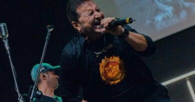 Jota T, vocalista da banda Metal Nobre. Crédito: Foto: Registro de show com a banda Fruto Sagrado.