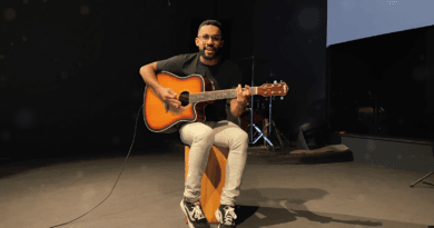 O cantor gospel Junior Ferraz. Foto: Divulgação.