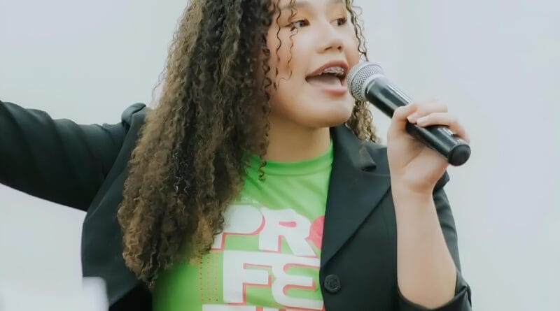 A cantora gospel Alana Araújo. Foto: Mídia Fire UNIADC.