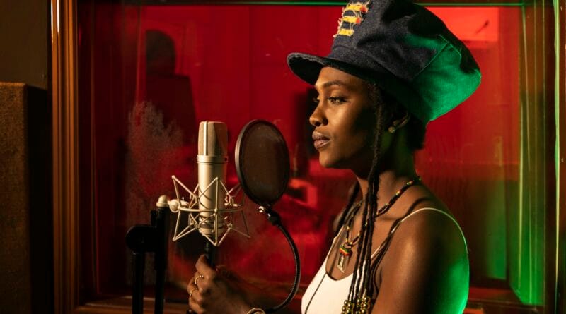 A cantora jamaicana Aza Lineage. Foto: Divulgação.