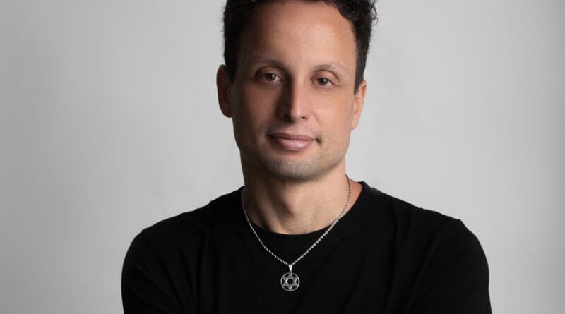 O cantor gospel Edu Lucassi. Foto: Lucas Dias / Gospel Music Brasil.