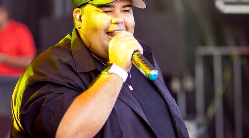 O cantor Tarcísio Doce Sedução. Foto: Lázaro Fotografias.