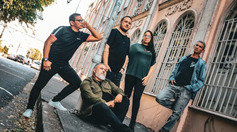 Integrantes da Tr3s Dobras. Foto: Naós Fotografia.