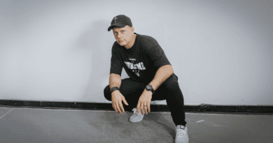 O rapper Edu Gomes. Foto: Gabi Guimarães.