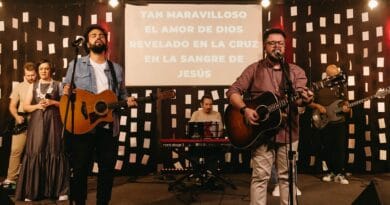 Os cantores Carlinhos Falsetti e Rapha Sousas. Foto: Divulgação.