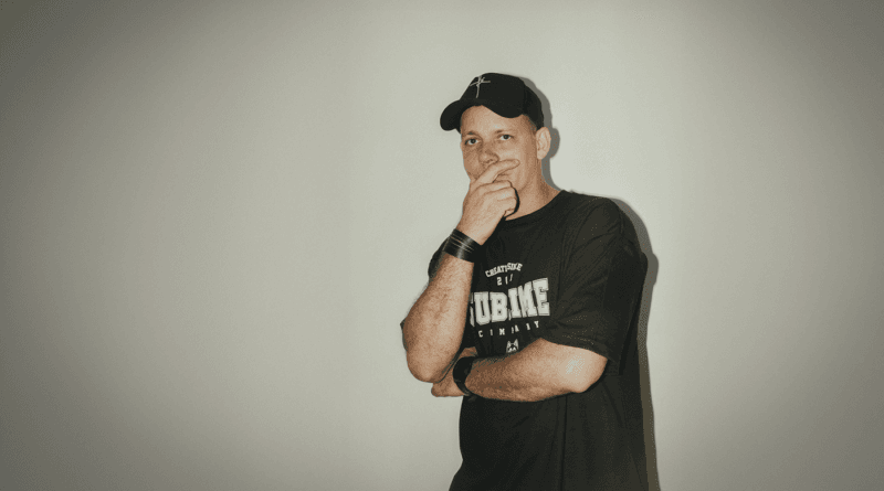 O cantor gospel Edu Gomes. Foto Gabi Guimarães.