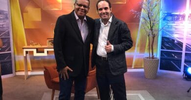 Edu Silvera no programa Noite de Adoradores. Foto: Ítalo Dias.