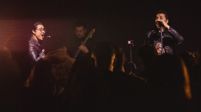 Os cantoes Fran Lopes e Jota T. Foto: Gabriel Nunes.