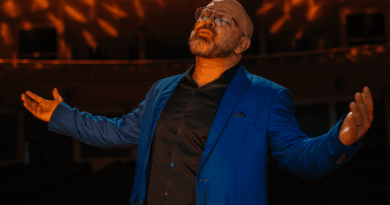 O cantor gospel Jônatas Ambrozio. Foto: Guilherme Santos.