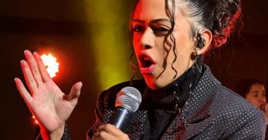 A cantora Lorrane Luz. Foto Divulgação.