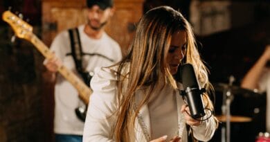 A pastora e cantora Simony Salino, vocalista do Tempero do Céu. Foto Divulgação.