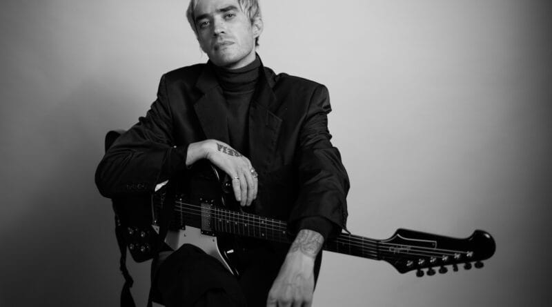 O cantor Guirroh. Foto: Cássia Ben Matias.