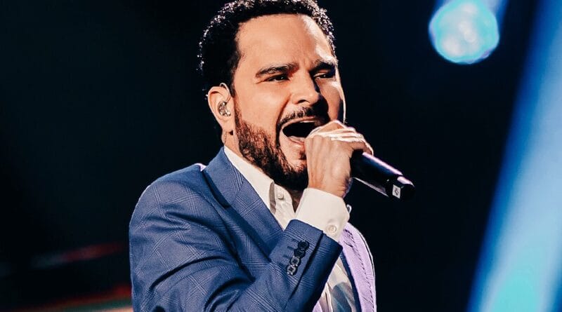 O cantor Luciano Camargo. Foto: Divulgação.