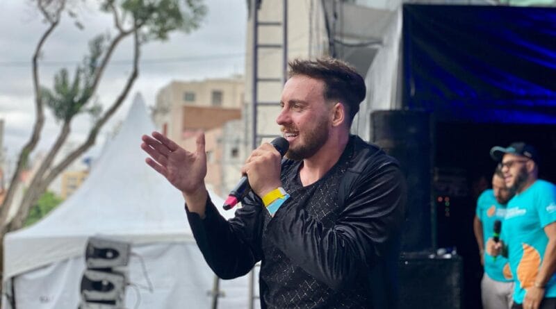 O cantor e compositor Rodrigo Luzap. Foto: Divulgação.