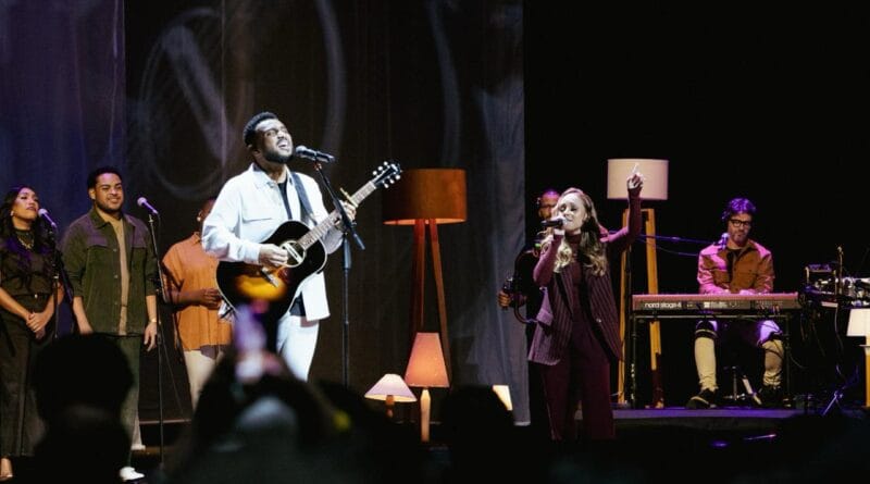 Os cantores Eli Soares e Bruna Karla. Foto: Divulgação.
