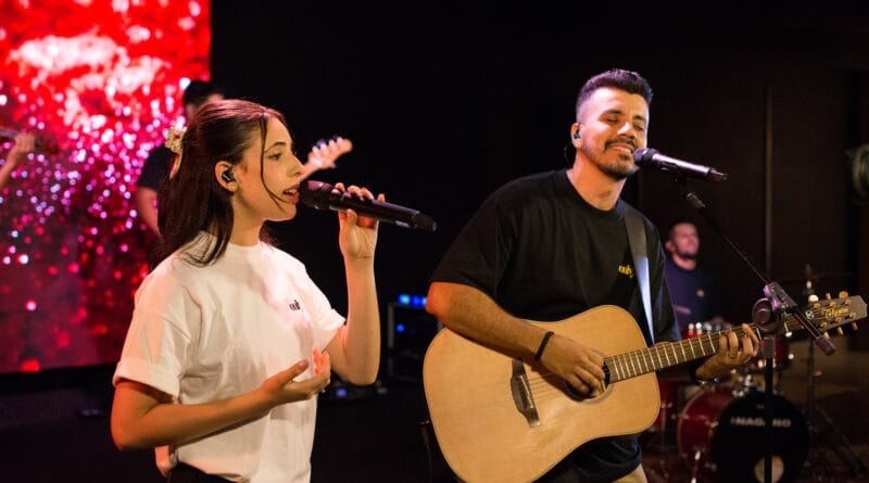 O cantor gospel Stefanno Dias e a cantora Tawane Ricelly. Foto: Divulgação.