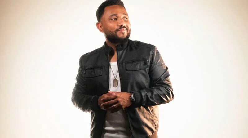 O cantor gospel Eli Soares. Foto: Divulgação.
