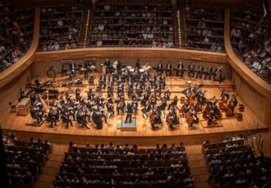 Filarmônica de Minas Gerais interpreta a sexta sinfonia de Villa-Lobos e celebra os 150 anos de Ravel, com suas valsas e seu bolero nos dias 11 e 12 de dezembro, na Sala Minas Gerais, às 20h30. 