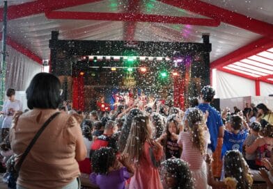 Sonho de Natal Barbacena 2025 faz nevar na Cidade das Rosas