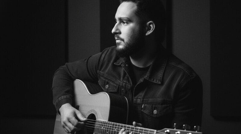 O cantor gospel Felipe Coelho. Foto: Divulgação.