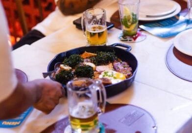 Seu Conrado apresenta novo cardápio com inspiração regional, pratos de boteco e foco em memória afetiva