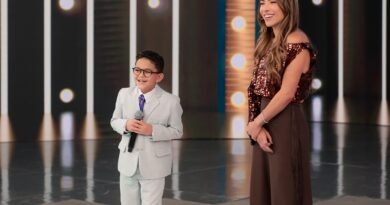 O cantor Moises Andrade no Programa Silvio Santos. Foto: Gabriel Cardoso/SBT.