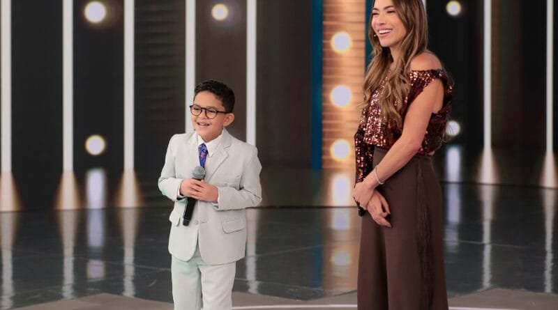 O cantor Moises Andrade no Programa Silvio Santos. Foto: Gabriel Cardoso/SBT.