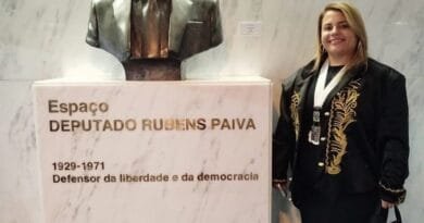 A trajetória de uma mulher da Baixada que transformou estudo em construção de poder feminino A trajetória de uma mulher da Baixada que transformou estudo em construção de poder feminino