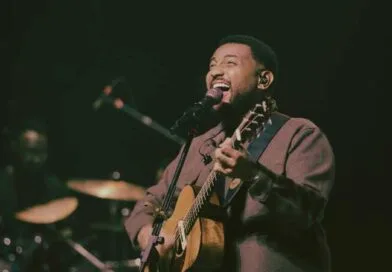 Eli Soares apresenta o álbum “Live in Recife” e o vídeo de “Me Ajude a Melhorar”