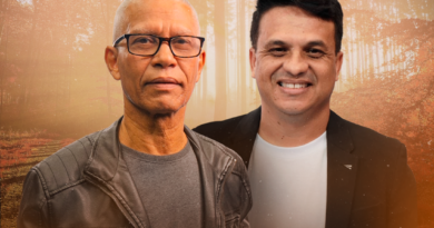 Os cantores Roberto Dom e Claudinho Maciel. Foto: Divulgação.