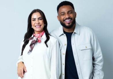 A cantora e compositora mineira Késia Soares ao lado de Eli Soares. Foto: Divulgação.