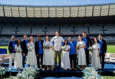 Betnacional e Cruzeiro se unem para celebrar casamento e renovação de votos de casais no gramado do Mineirão