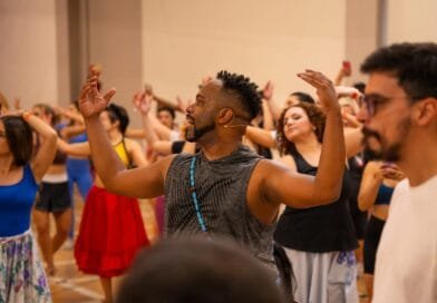 Mangueira promove aula aberta de dança afro com foco em movimento, cultura e bem-estar