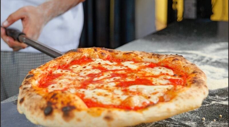 Dia da Pizza: Grupo Alchymist celebra a data com ação especial em Jericoacoara