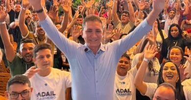 Um dia para entrar na história da política cearense: Adail Carneiro marca seu retorno ao reunir mais de 500 lideranças e representantes de mais de 150 municípios do Ceará Um dia para entrar na história da política cearense: Adail Carneiro marca seu retorno ao reunir mais de 500 lideranças e representantes de mais de 150 municípios do Ceará