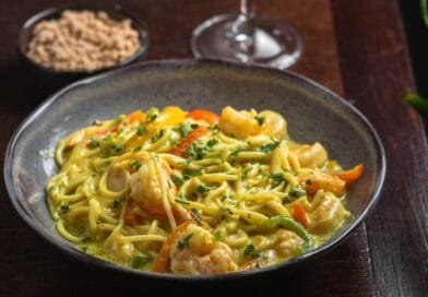 Receita com camarão e farofa transforma improviso familiar em tradição gastronômica em SC