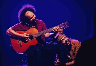 Sucesso de público, “Vida de Cão – Uma Amizade Fora da Coleira” chega ao Teatro Dulcina, no Centro, em temporada popular