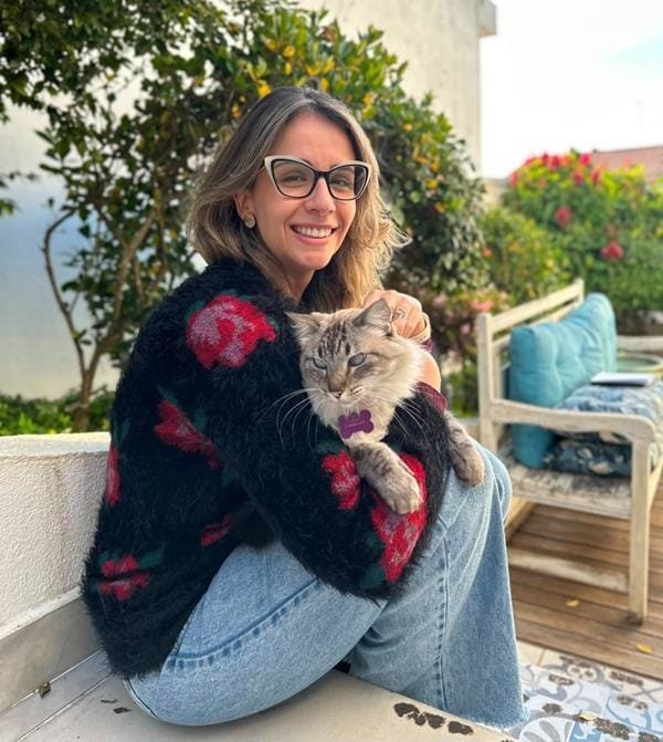 Thayná Neves Cardoso, médica-veterinária, professora da Universidade de Mogi das Cruzes (UMC), especialista em Fisioterapia, Reabilitação e Acupuntura Veterinária.